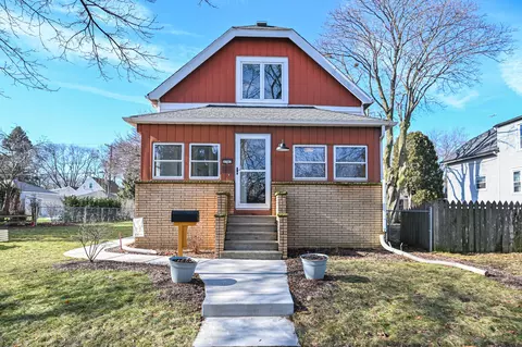 3703 S Arctic, Saint Francis, WI 53235