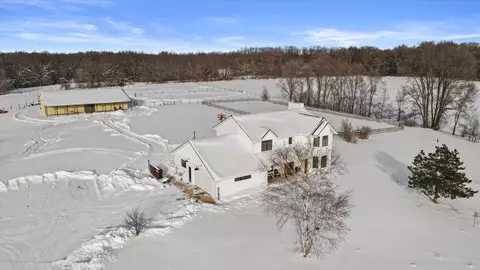 w1576 Marsh Road, Palmyra, WI 53156