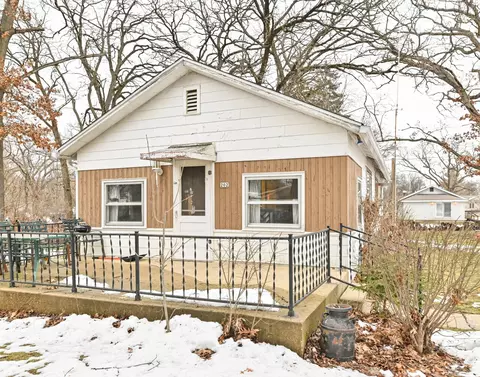 202 W Poplar, Silver Lake, WI 53170