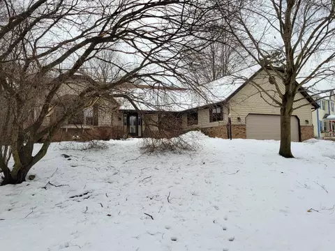 270 Rustic, Hartland, WI 53029