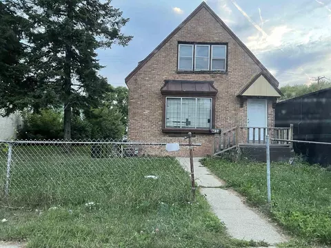 4739 N Hopkins, Milwaukee, WI 53209