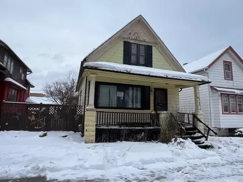 704 W Melvina, Milwaukee, WI 53206