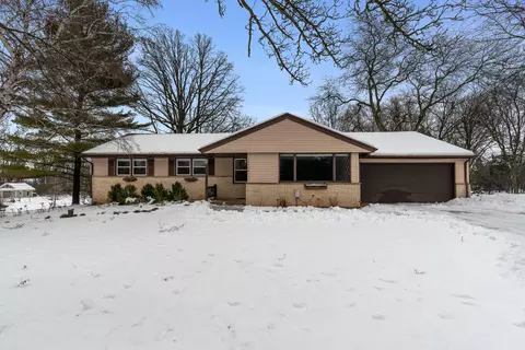 11458 N Laguna, Mequon, WI 53092