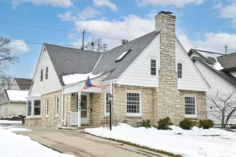 131 N 89th, Wauwatosa, WI 53226
