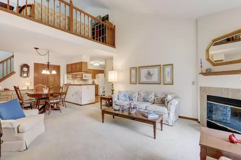 409 N Main #H, Thiensville, WI 53092