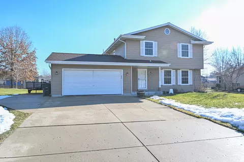 405 Poplar Grv, Waterford, WI 53185