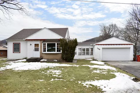 703 Burns Vly, Winona, MN 55987