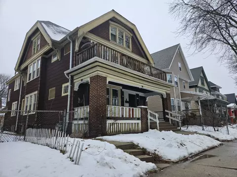2435 N 44th #2437, Milwaukee, WI 53210