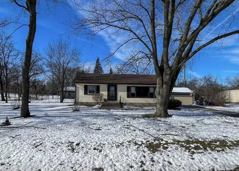 5361 S 28th, Greenfield, WI 53221
