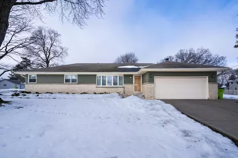 503 Oakwood, Hartland, WI 53029