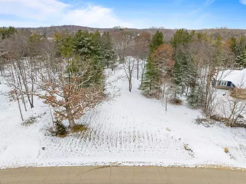 6816 Horseshoe #13, Burlington, WI 53105