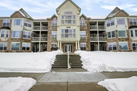 6995 S Riverwood #S-306, Franklin, WI 53132