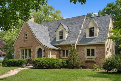 5262 N Hollywood, Whitefish Bay, WI 53217