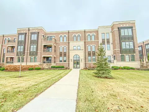 19075 Thomson #204, Brookfield, WI 53045