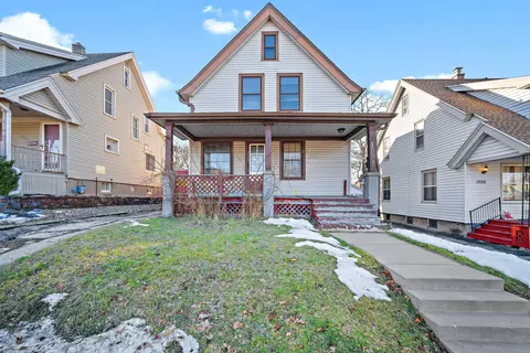 1051 N 68th #A, Wauwatosa, WI 53213