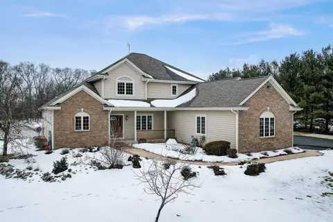 n1567 County Road H, Palmyra, WI 53156