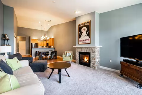 1544 Roxbury #206, Waukesha, WI 53186