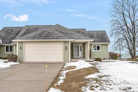 909 Hawthorne, Manitowoc, WI 54220