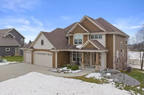 7303 W Avian, Franklin, WI 53132
