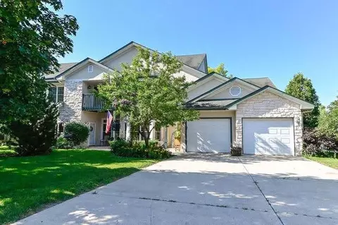 10270 W Deerwood #5, Franklin, WI 53132