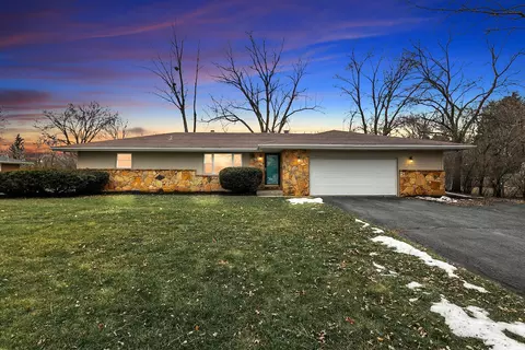 48 Robin Hl, Mount Pleasant, WI 53406