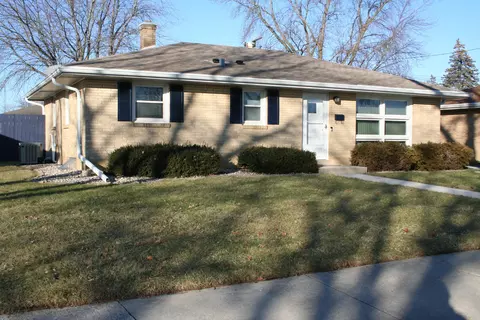 910 Saxony, Racine, WI 53402
