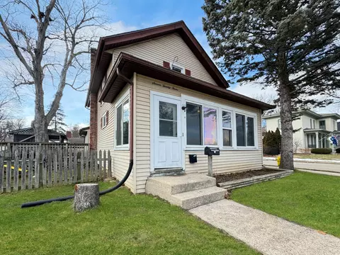 723 W Wisconsin, Oconomowoc, WI 53066