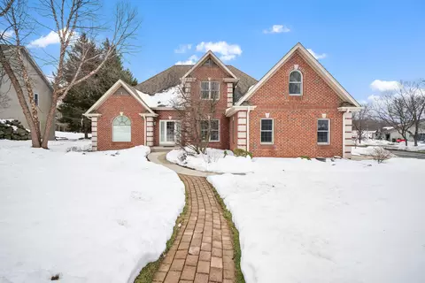 2910 Kilkenny, West Bend, WI 53095