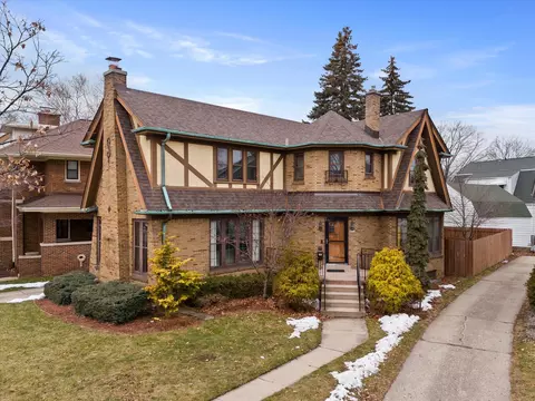 4734 W Woodlawn, Milwaukee, WI 53208