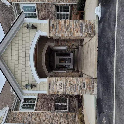 905 W Fairy Chasm #204, Bayside, WI 53217
