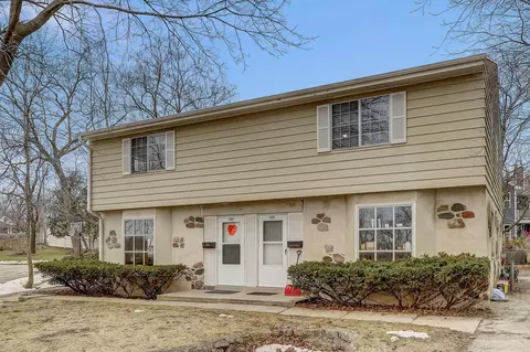 105 Ellenbecker #107, Thiensville, WI 53092