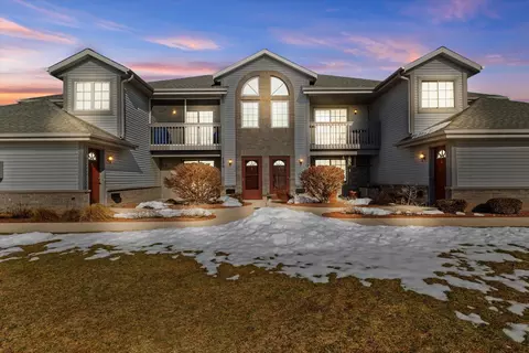 739 Quinlan #D, Pewaukee, WI 53072