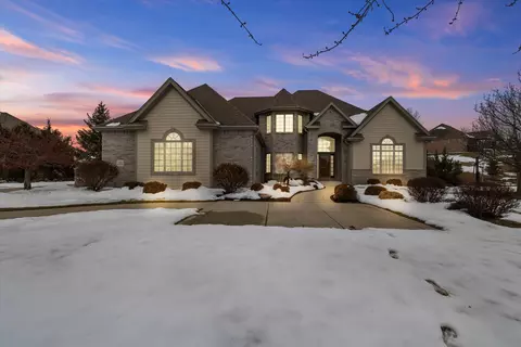n53w21718 Taylors Woods, Menomonee Falls, WI 53051
