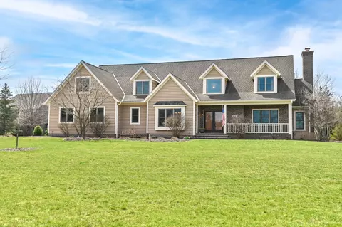 158 Laurel, Delafield, WI 53018