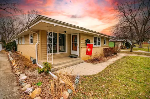 9420 W Palmetto, Wauwatosa, WI 53222