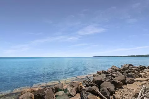 7210 N N Bch, Fox Point, WI 53217