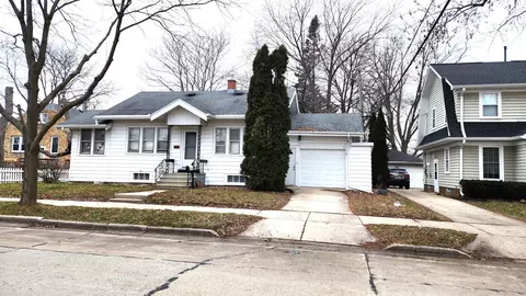 1344 Russet, Racine, WI 53405