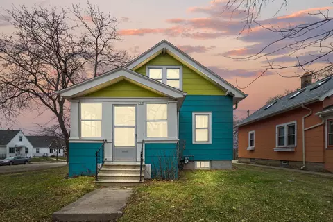 702 E Linus, Milwaukee, WI 53207
