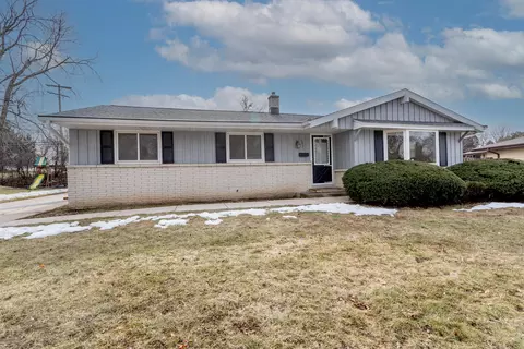 1825 Dewitt, Waukesha, WI 53186