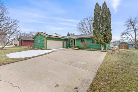 237 E Riverwood, Oconomowoc, WI 53066