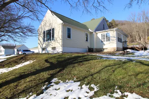 1774 County 6, La Crescent, MN 55947
