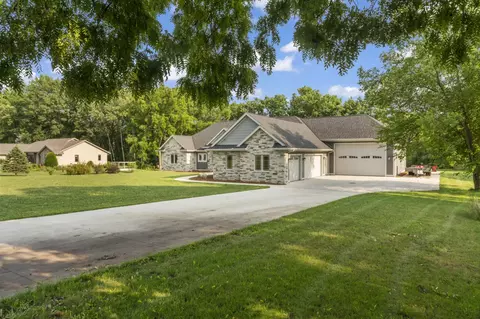w827 Miramar Road, East Troy, WI 53120