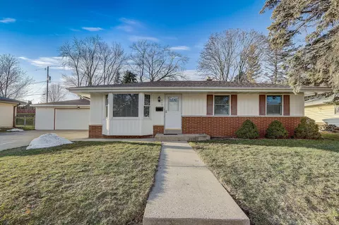 425 S Elmwood, Burlington, WI 53105