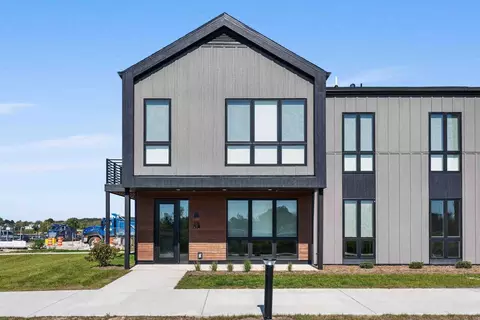 4163 E Hemlock #101, Oak Creek, WI 53154