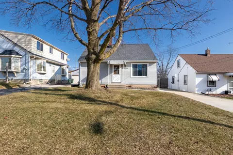 4604 S Kansas, Saint Francis, WI 53235