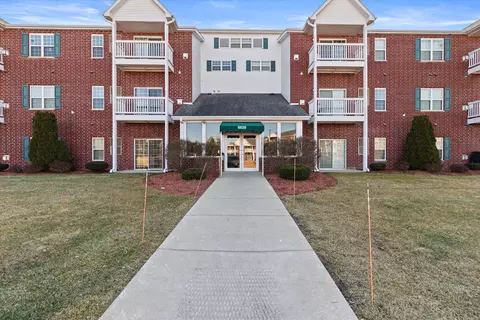 6020 S Buckhorn #301, Cudahy, WI 53110