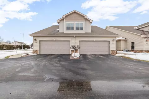 520 Cedar Blfs, Slinger, WI 53086