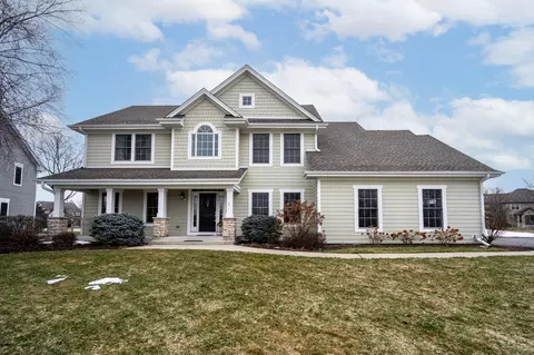 1817 Cool Water Cres, Oconomowoc, WI 53066