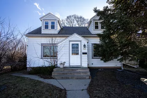 9029 W Schlinger, West Allis, WI 53214