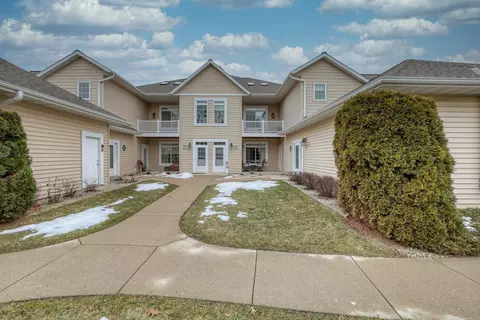 w397n5951 Autumn Woods, Oconomowoc, WI 53066